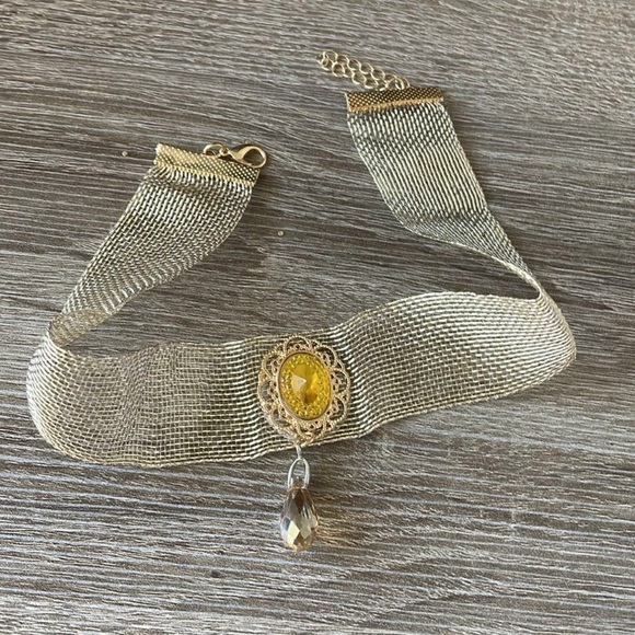 Elegant Gold Choker Necklace New - Picture 2 of 3